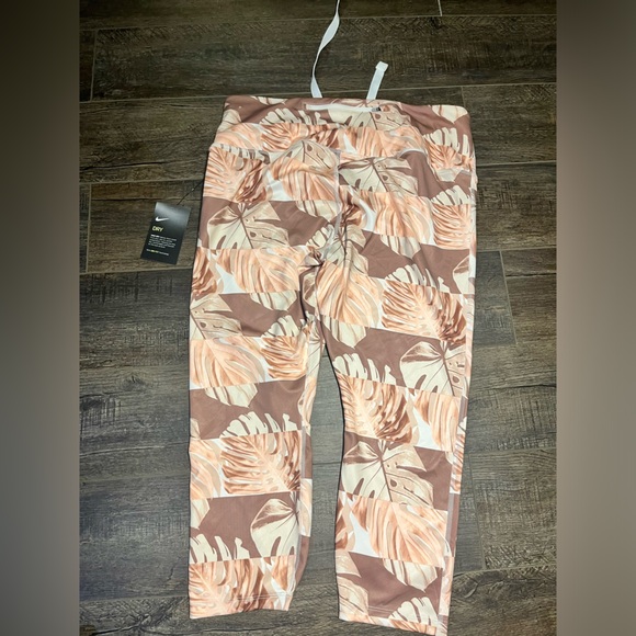 Nike Running Tight Fit Cropped Leggings 1X - Picture 2 of 4